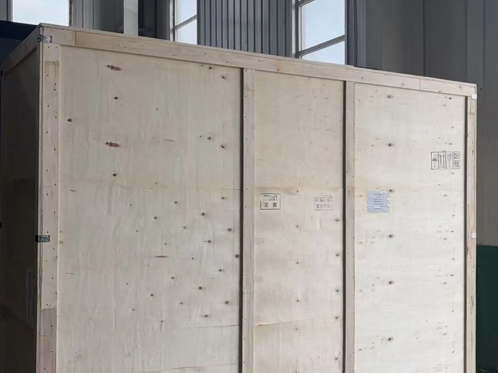 Cuisine emballée dans sa caisse bois, prête à l’expédition